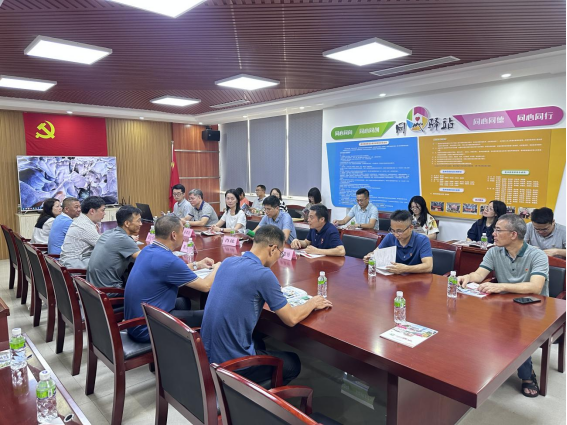 230808市自然資源局機(jī)關(guān)第一、第三黨支部、測繪大隊黨支部與中共直沖村委員會黨委聯(lián)合開展支部共建黨史學(xué)習(xí)教育活動 (3).png