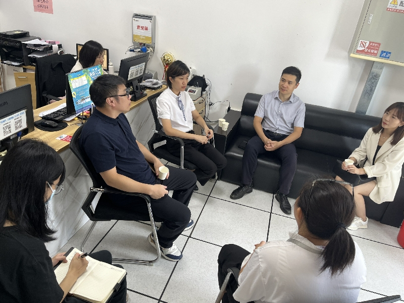 在上城嘉泰小區(qū)了解情況.jpg