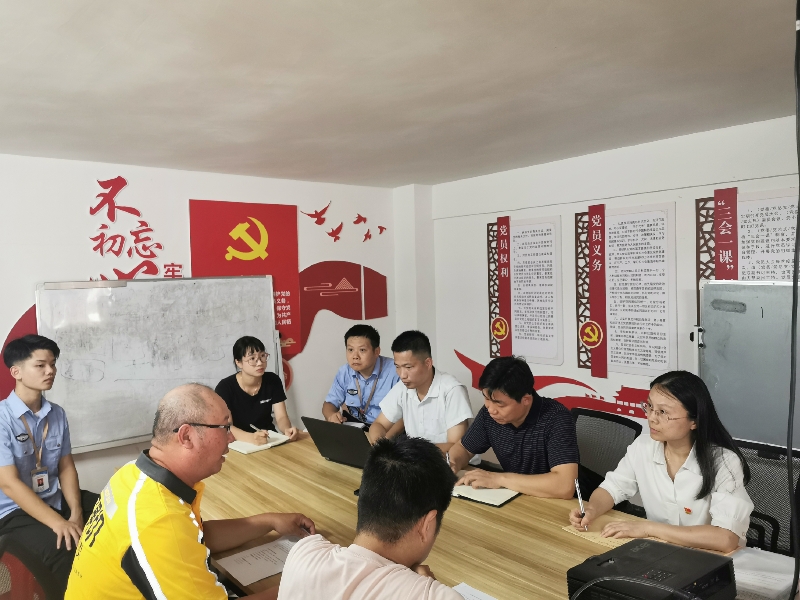 在美團(tuán)配送中心開展座談.jpg