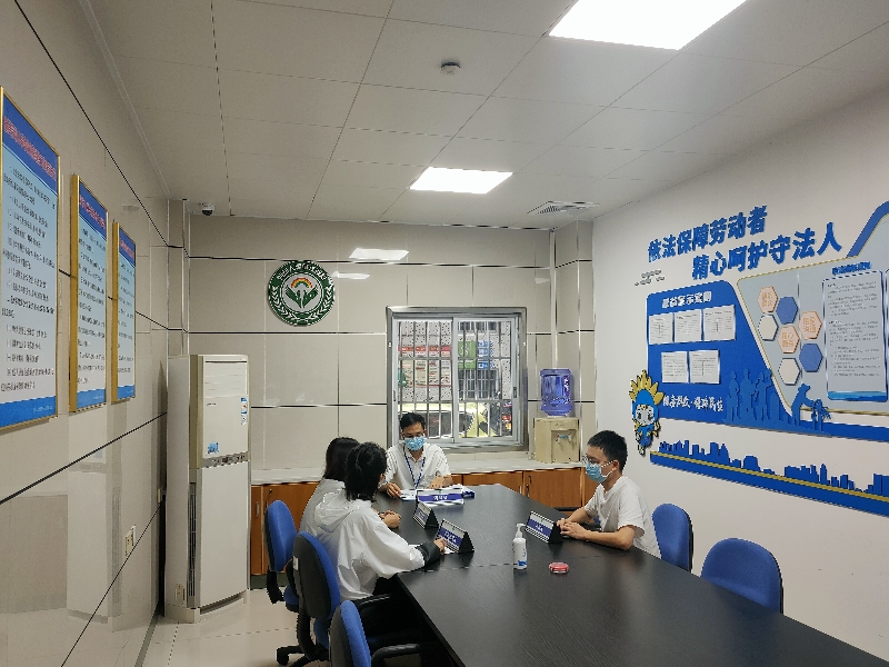 鶴山市勞動(dòng)人事?tīng)?zhēng)議三方聯(lián)調(diào)中心調(diào)解室.jpg