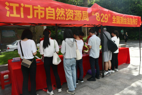 230913市自然資源局組織開展第20個(gè)全國(guó)測(cè)繪法主題宣傳活動(dòng) (3).png