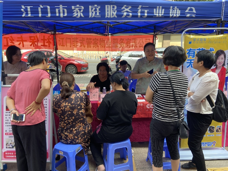 圖片2：現(xiàn)場(chǎng)招聘.jpg