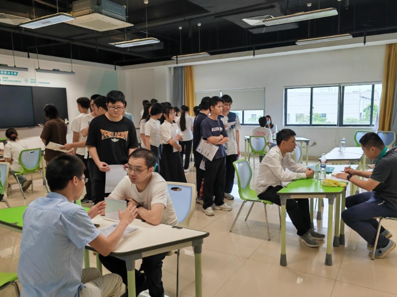 就業(yè)體驗活動后現(xiàn)場面試.jpg
