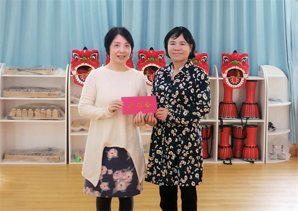 圖5：何勁儀同志到市衛(wèi)生幼兒園進行新春慰問.jpg