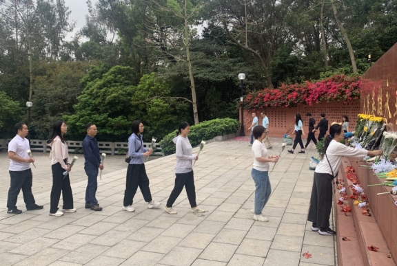 240402東湖公園“英雄山”緬懷革命先烈主題黨日活動 (4).jpg