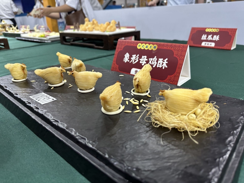 圖片4：江門市技師學院曾能麗作品《象形母雞酥》.jpg