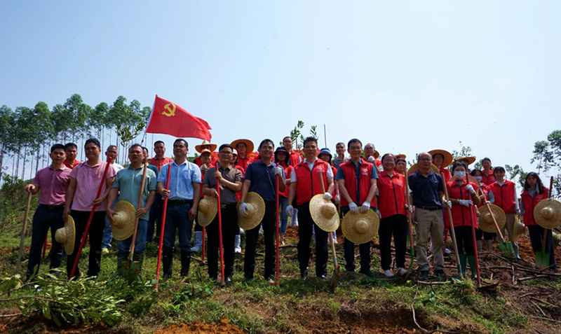 240508黨建引領(lǐng)建設(shè)綠美生態(tài)   送訓下鄉(xiāng)助力鄉(xiāng)村振興 (3).jpg
