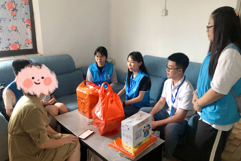 濃濃端午情 關懷暖人心——市統計局走訪慰問結對幫扶困難家庭學生