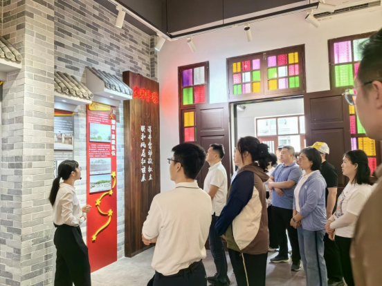 240626黨建紅引領(lǐng)生態(tài)綠 守護(hù)紅樹林助力綠美廣東 (2).png