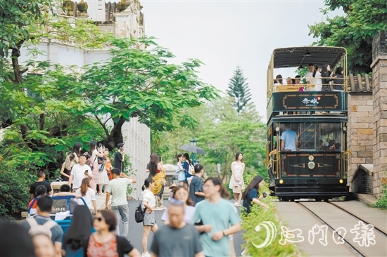 深中通道開通后，前來江門開平游玩的旅游團(tuán)和游客逐漸增多，“大橋經(jīng)濟”對江門開平文旅發(fā)展的利好開始顯現(xiàn)。