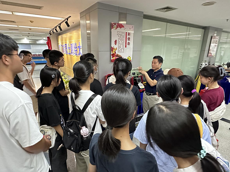 240719指明職業(yè)方向 照亮未來之路——我市學子到測繪大隊開展職業(yè)規(guī)劃系列邑企體驗活動 (3).jpg