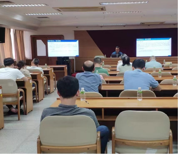 240822江門市自然資源局舉辦“干部講堂系列”礦產(chǎn)資源管理改革新規(guī)和政策解讀專題講座 (2).png