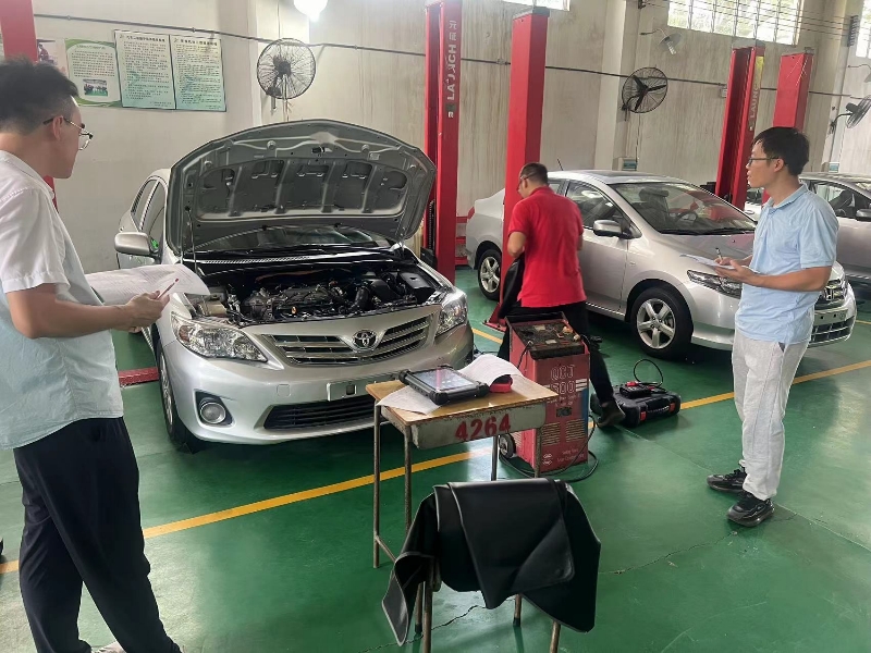 汽車綜合檢測(cè)與診斷實(shí)操考評(píng)培訓(xùn)現(xiàn)場(chǎng).jpg