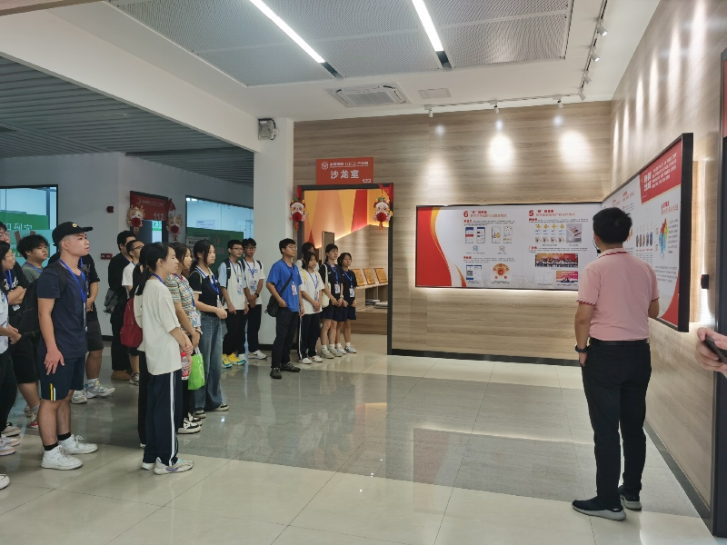 圖片1 ：參觀南粵家政產業(yè)園.jpg