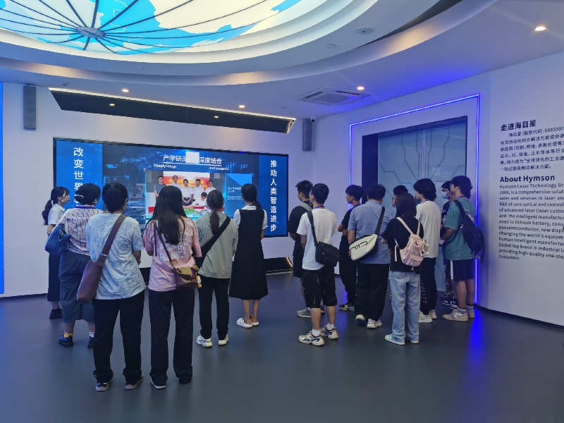 圖片5：參觀海目星展廳.jpg