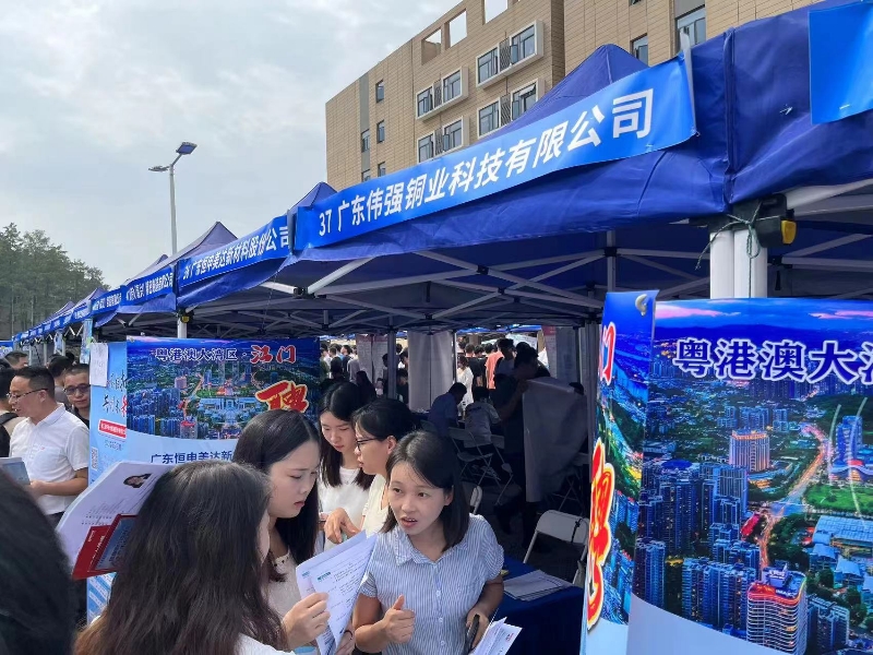 9.11上午武漢科技大學(xué)現(xiàn)場(chǎng)招聘圖2.jpg