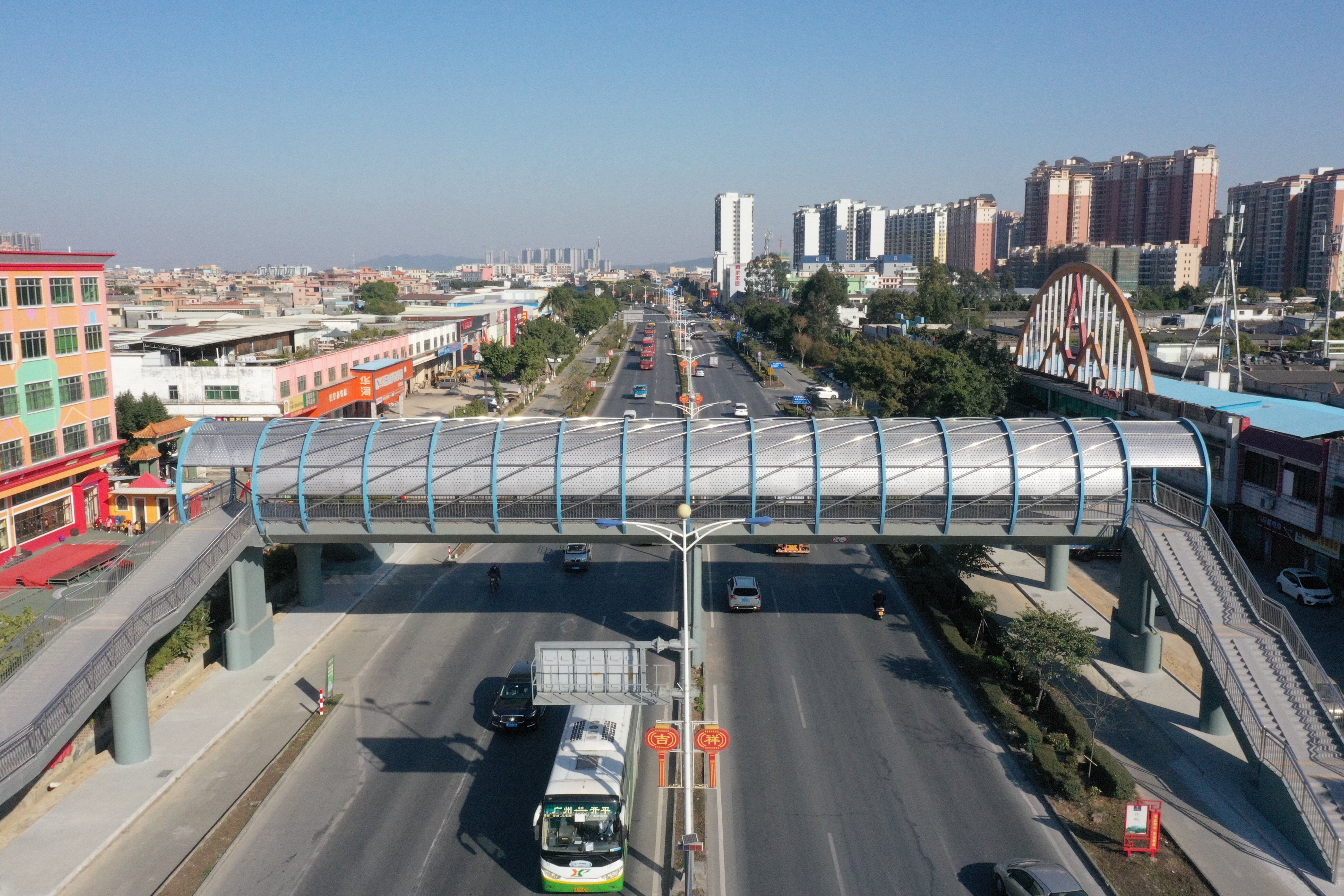 開平市百匯人行天橋.jpg