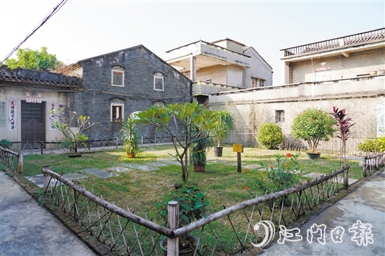 大澤鎮(zhèn)村民利用自家庭院空間，因地制宜打造美麗景致。
