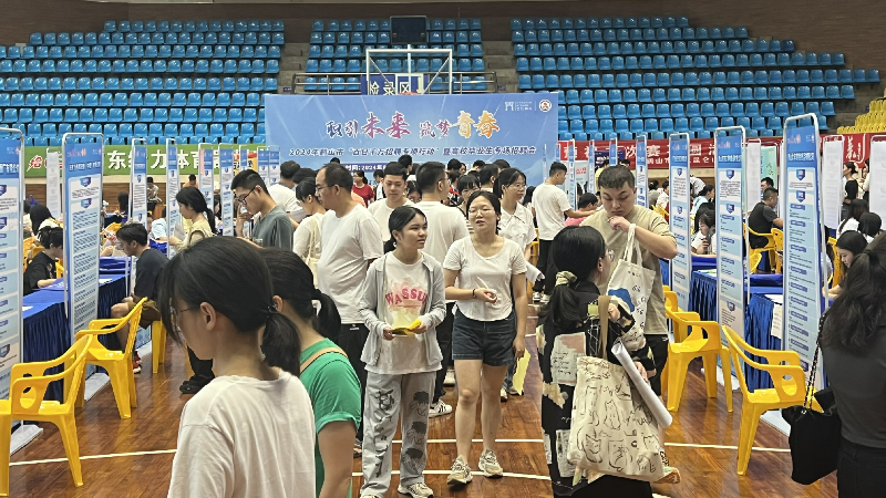 圖4：現(xiàn)場招聘會.png