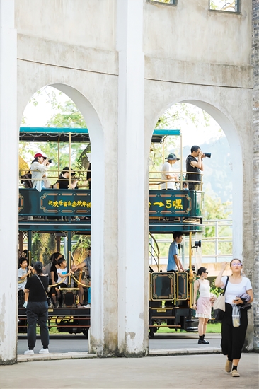 隨著文旅產(chǎn)業(yè)的日益繁榮，開平的美麗風(fēng)景正成為攝影人取之不盡的優(yōu)質(zhì)資源。