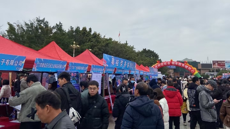 2.江門組織企業(yè)赴賀州開展勞務(wù)協(xié)作招聘.jpg
