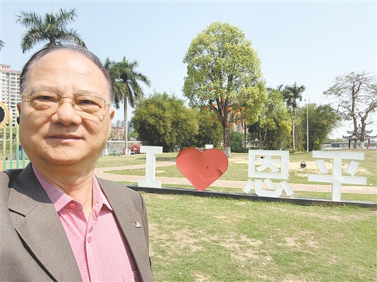 吳偉明在恩平自拍。