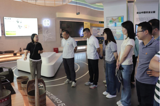 250530市自然資源局機(jī)關(guān)第一黨支部組織開(kāi)展“探尋紅色印跡 繪就綠色新篇”主題黨日活動(dòng) (2).png