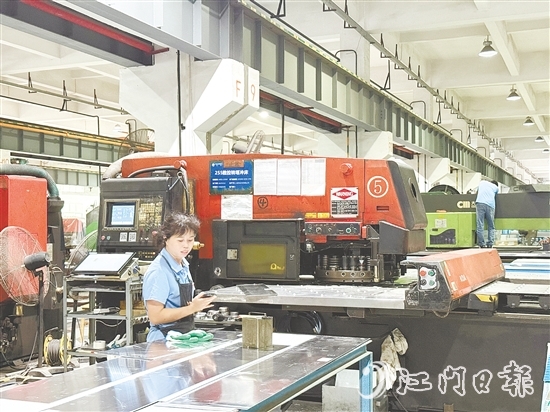 高美空調(diào)生產(chǎn)線經(jīng)過(guò)數(shù)字化改造后，生產(chǎn)效率提升顯著，生產(chǎn)流程得到優(yōu)化。