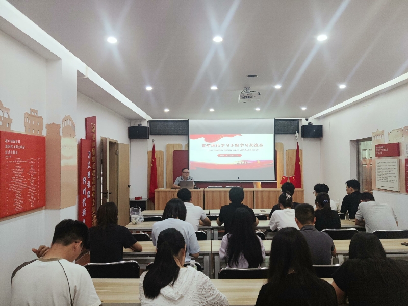 圖3：青年理論小組進行學(xué)習(xí)研討.jpg