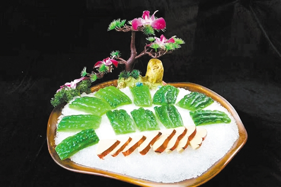 法國(guó)鵝肝拼涼瓜。